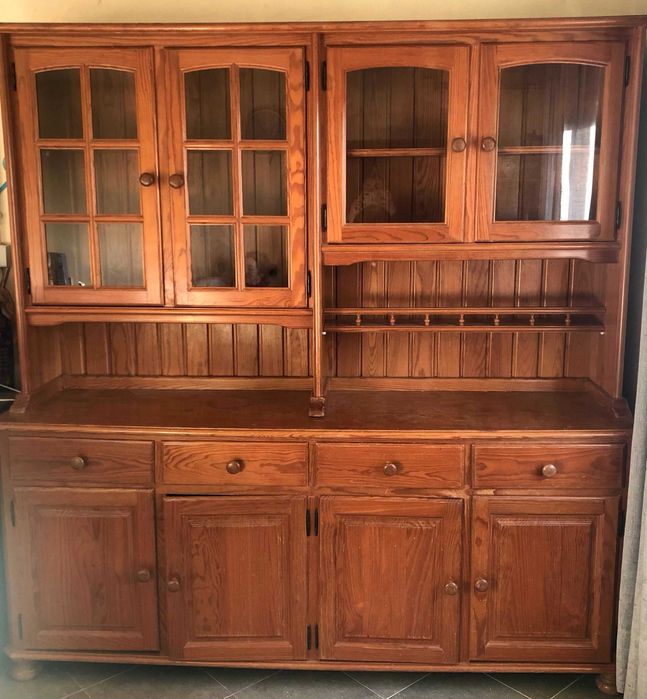 Móvel/Louceiro de madeira clara de estilo rústico