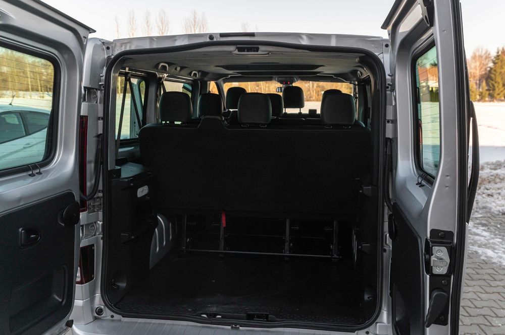 Wynajem busa 9-osobowy OPEL VIVARO 1.6 Turbo