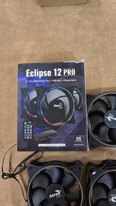 Nowy zestaw wentylatorów komputerowych Eclipse 12Pro Areocol RGB Adves