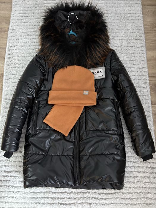 Зимова куртка, плащ, пуховик для дівчинки.