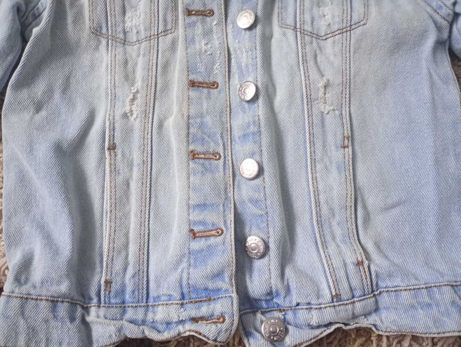 Bluza katana kurtka jeansowa jasna przecierana z dziurami rozm. 140