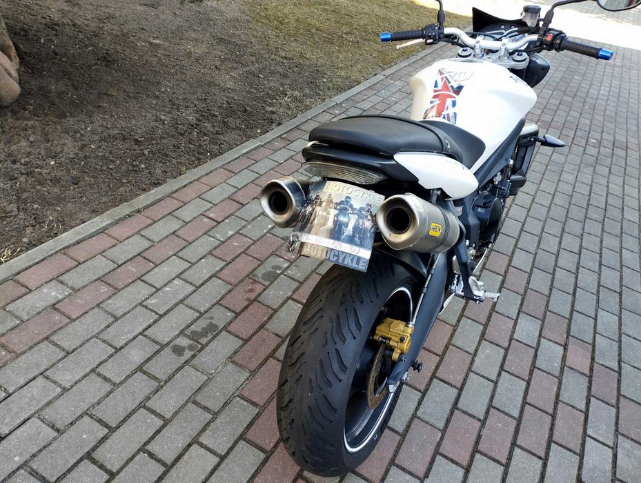 TRIUMPH STREET Triple 675 Rok 2010 Arrow