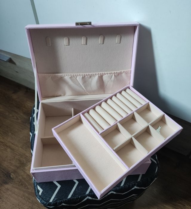 Szktułka na biżuterię + zestaw spa