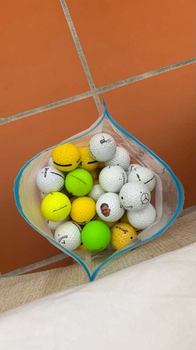 Lote de 68 bolas de golfe usadas — Várias marcas