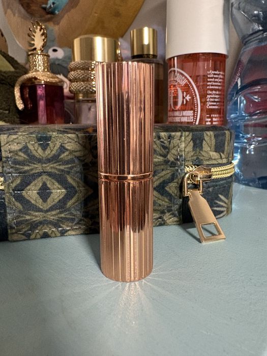 Charlotte Tilbury matowa pomadka Pillow Talk Medium