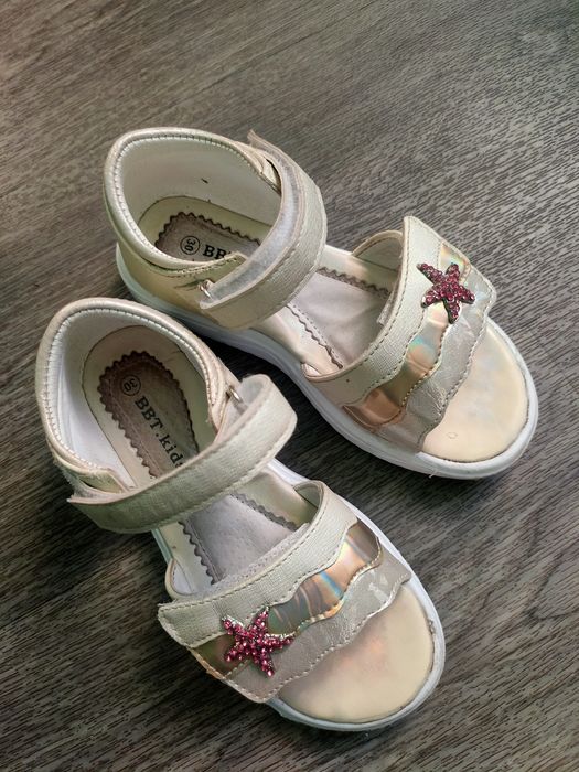 Продам босоніжки