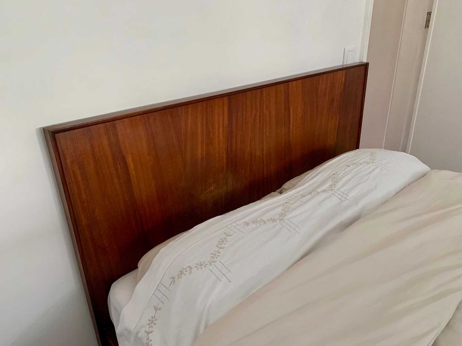 Cama da marca Olaio e colchão Molaflex