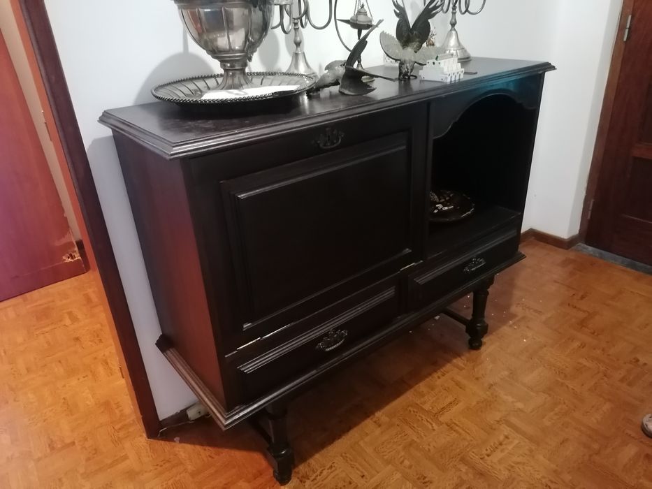 Móvel de entrada antigo