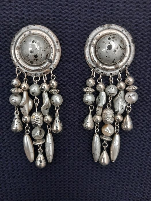 Brincos compridos e leves