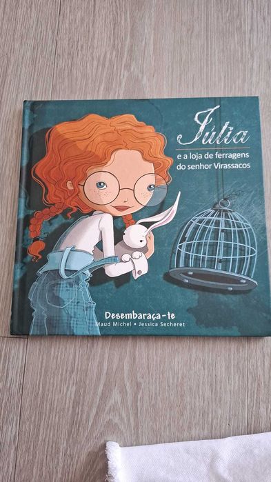 Livro Júlia e a loja de ferragens do senhor Virassacos