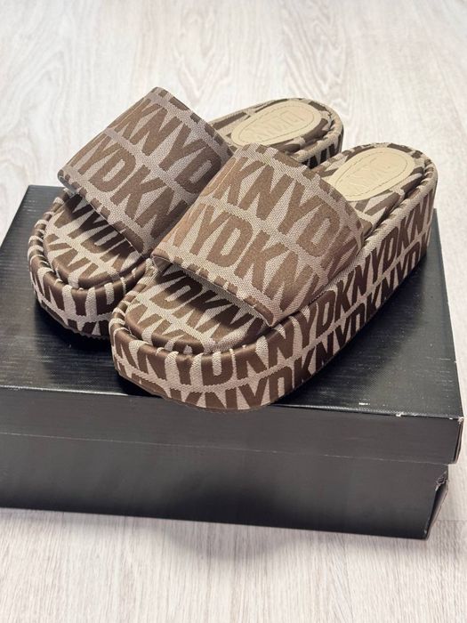 Продам женские слайдеры DKNY, размер 39