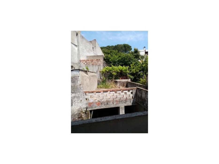 Prédio Urbano em Ruína com Projeto Aprovado para 3 Apartamentos | C...