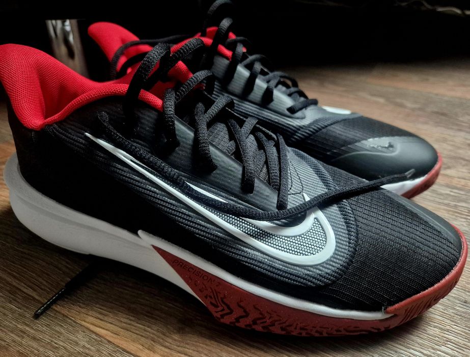 Nike buty koszykówka rozm.  42,5 nowe
Buty do koszykó