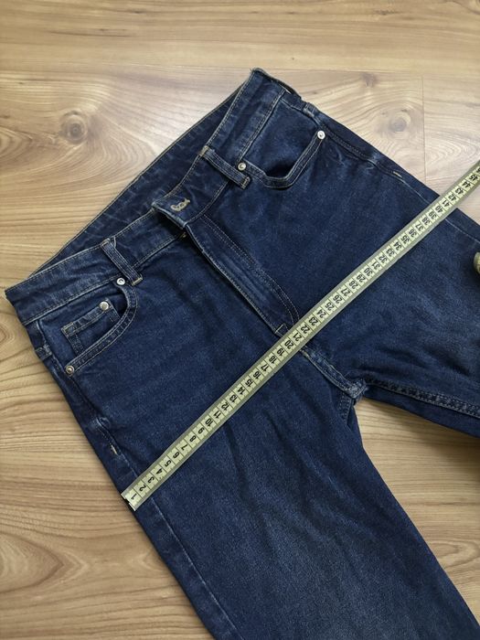 Джинси кльош по фігурі