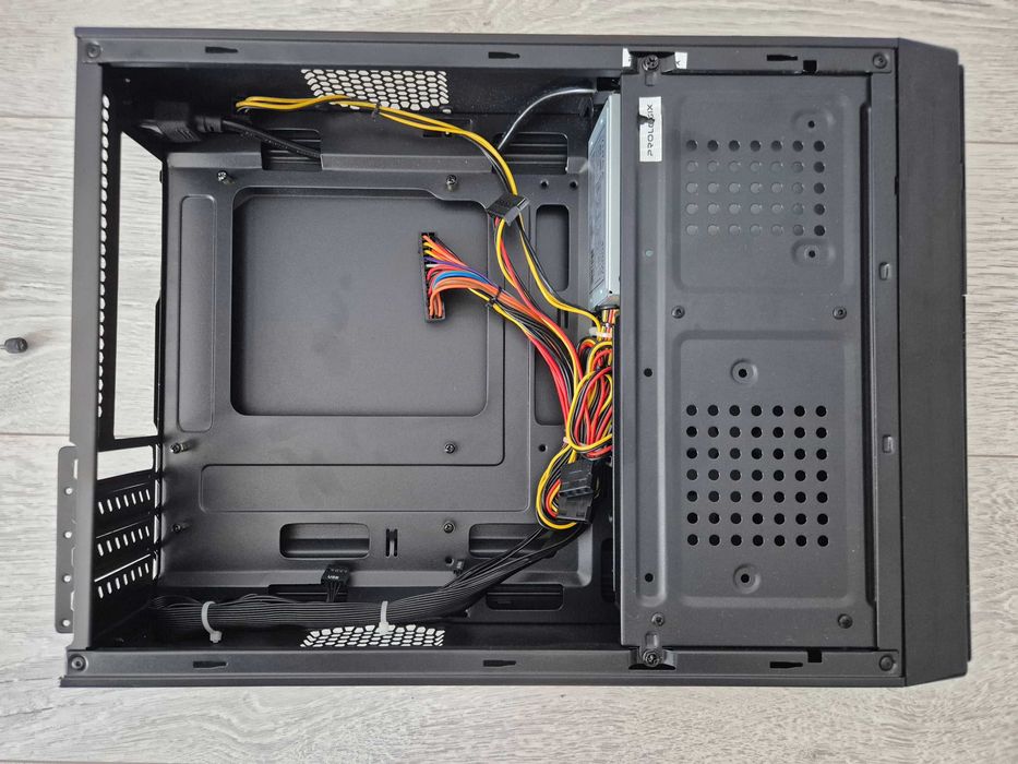 Вузький компактний mATX корпус VINGA з БЖ 400W