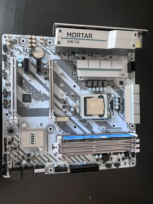 MSI B250M Mortar Arctic + Intel Core i5-7400 + 4 GB DDR4