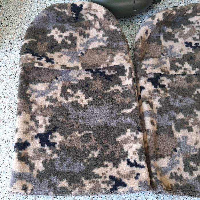 Балаклава зимняя 2 шт. Фляга пластиковая. Цена за все .