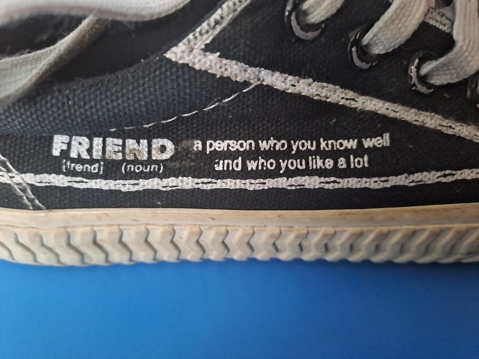 Klasyczne czarno białe trampki rozmiar 33