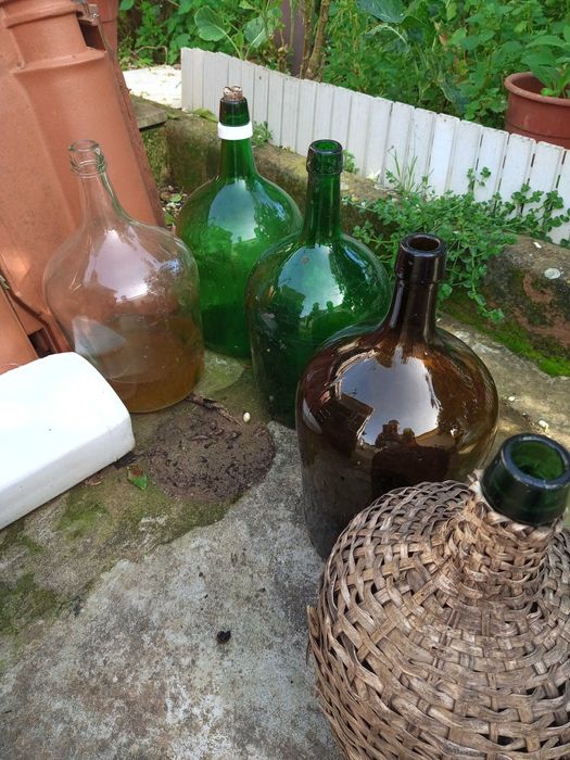 Garrafões em vidro (5 e 10  litros)