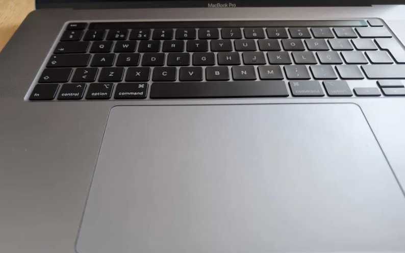 Macbook Pro 16 de 2020 (modelo de 2019 TouchBar) Cinza - Estado "Mint"