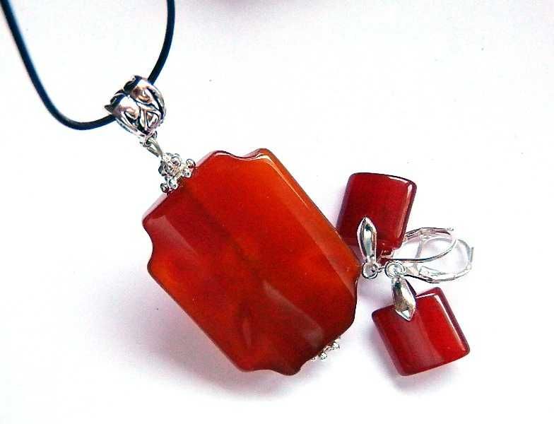 Karneol czerwony, chalcedon, wisiorek i kolczyki, zestaw