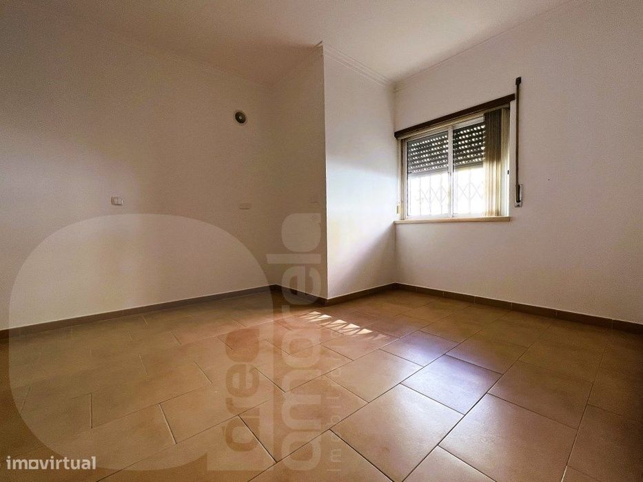 Apartamento T1 localizado em Corroios.