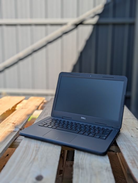 Ноутбук Dell Latitude 3300	/i3-7020U/8/256/HD/13"/бюджетний