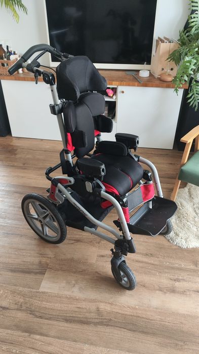 Wózek specjalny TRAK dla dziecka z niepełnosprawnością