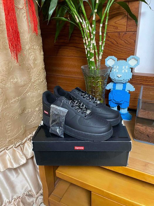 Nike Air Force 1 Low Supreme Czarny r.45