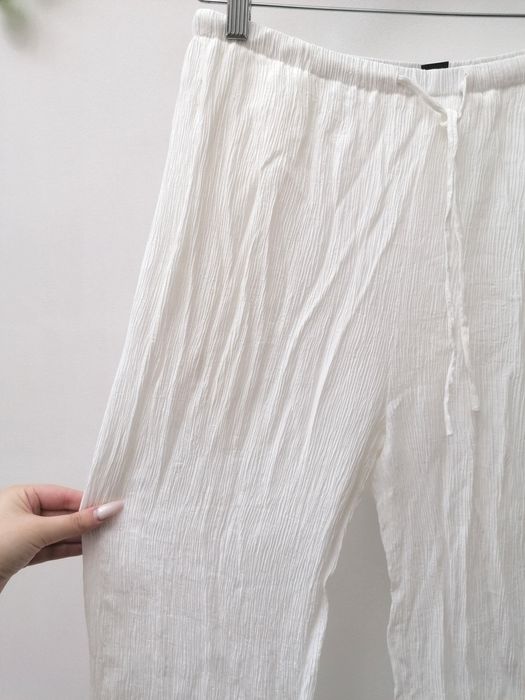 Calças Brancas de tecido fino