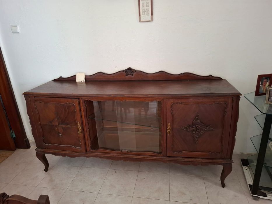 Aparador com Cristaleira