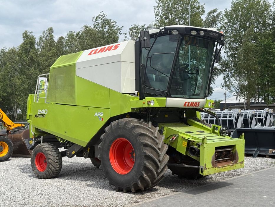 Kombajn zbożowy Claas Avero 240 APS