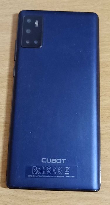 Tablet novo e smartphone usado em muito bom estado.