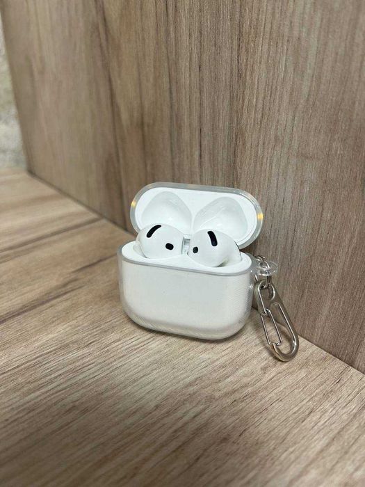 Прозорий чохол з карабіном для AirPods 4