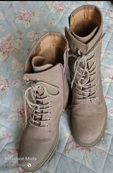 Vendo botas em otimo estado tipo militar