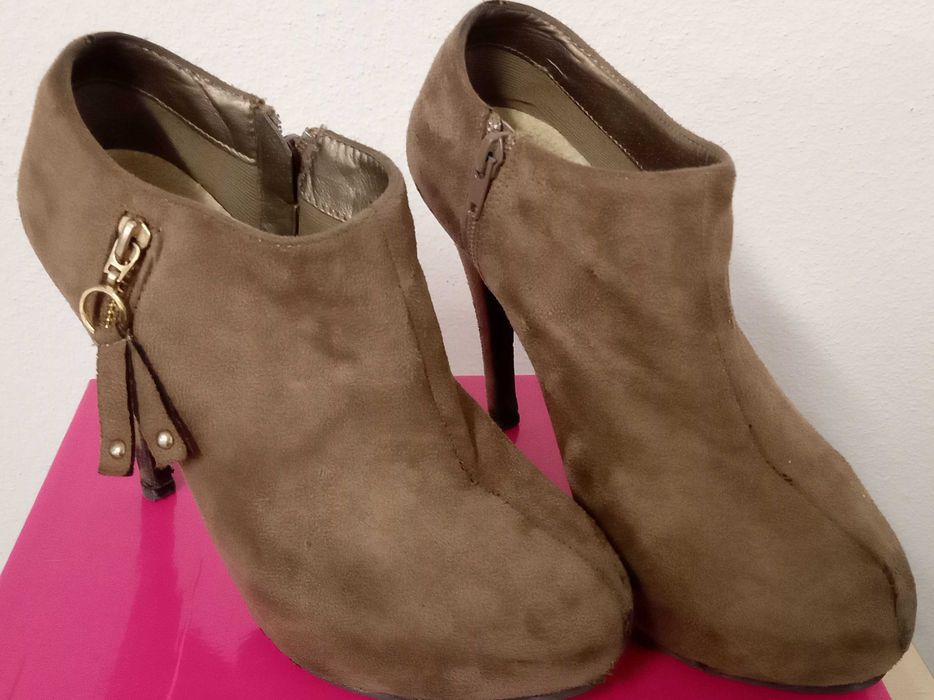 Sapatos e sandálias senhora, nº 38, cada par por 5€