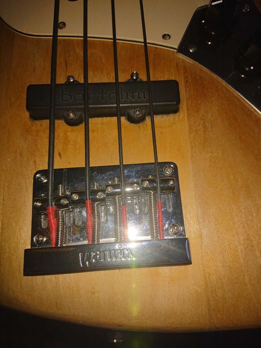 Gitara basowa fretless Vintage pickup Fender