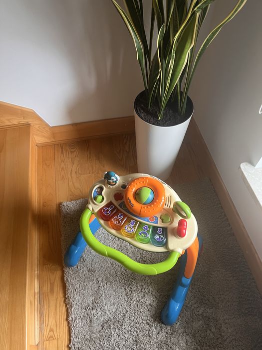 Oddam uszkodzony chodzik niemowlęcy