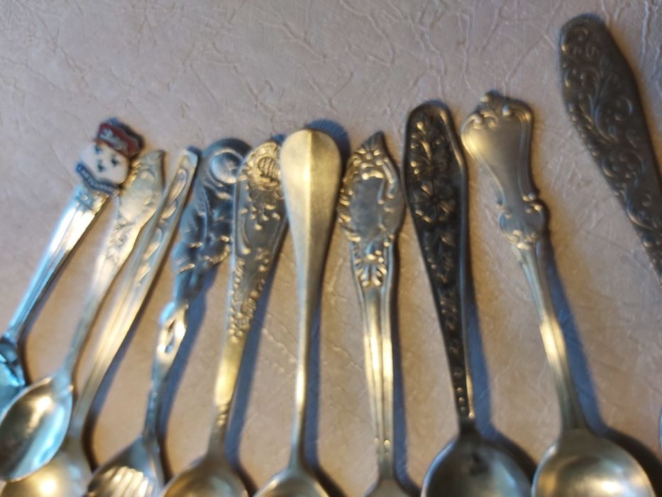 Stare łyżeczki kolekcjonerskie