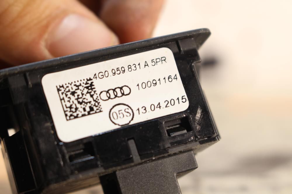 Botão / interruptor electromecânico / relé AUDI A6 (4G2, 4GC, C7)