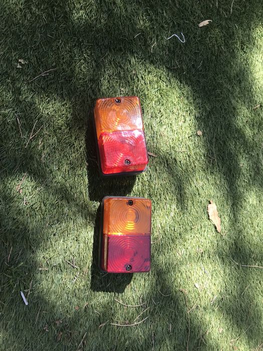 Farois traseiros reboque atrelado