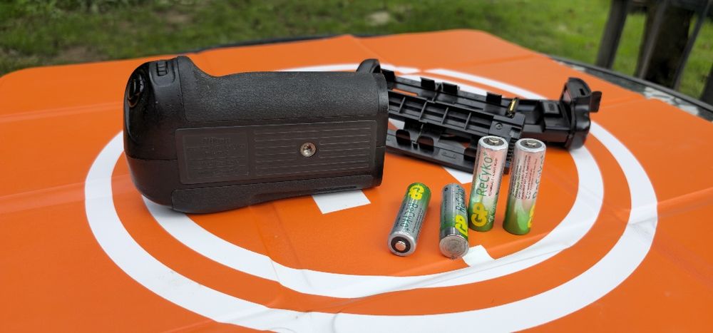 Nikon batterypack MB-D12