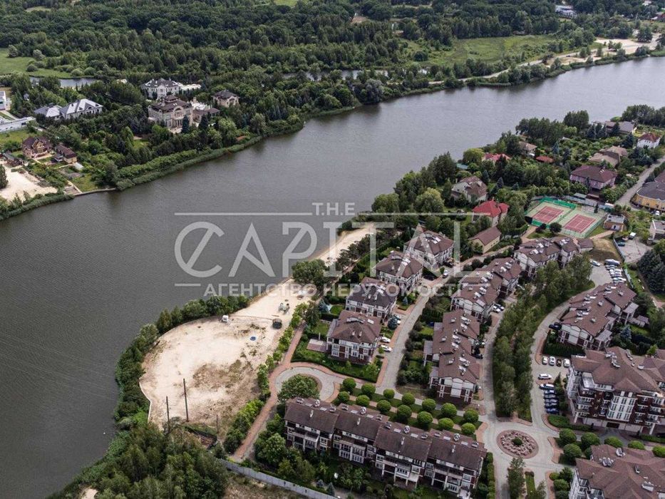 Таунхаус з терасою/газ/на березі річки/КМ Сонячний Луч, Козин