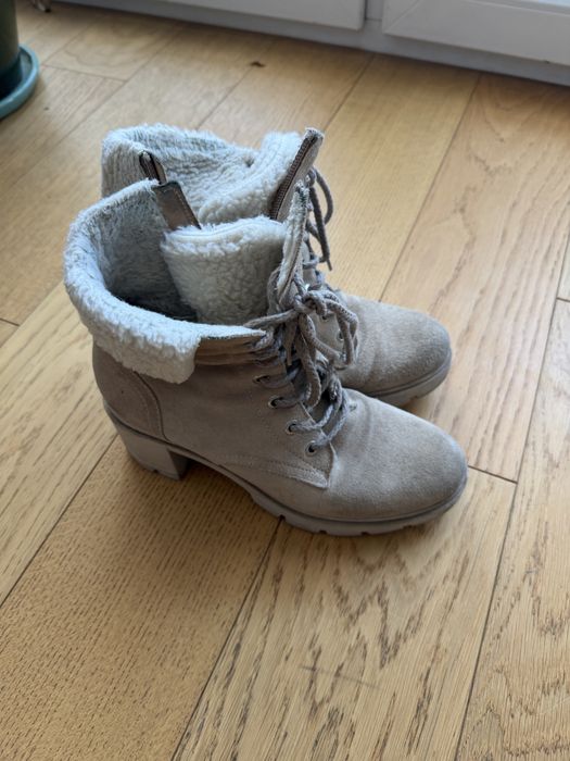 Jasne buty zimowe z wojasa