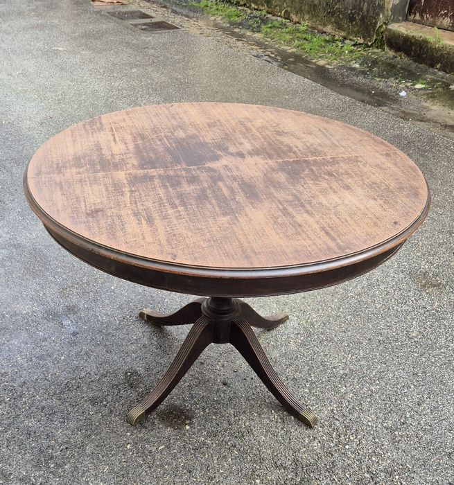 Mesa de jantar antiga grande