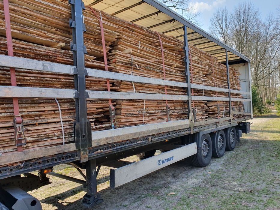 Dąb, orzech włoski, jesion, olcha, brzoza, akacja, lipa, sosna, akacja