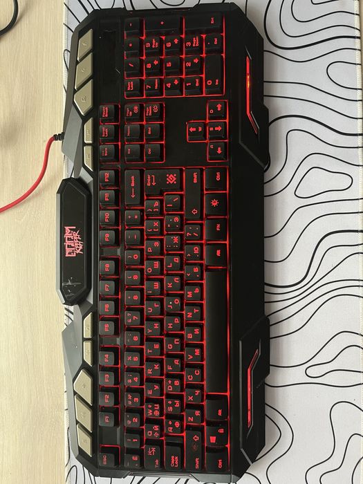 Ігрова клавіатура з підсвіткою