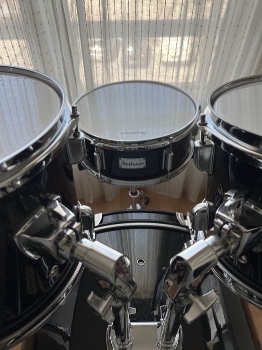 Bateria nova com pratos Zildjian