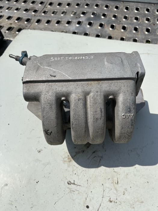 Впускний колектор Seat Toledo1 Впускний колектор Seat Toledo I 1.6 бензин Volkswagen Golf 3 Vento Passat B4 Audi 80 B4 Skoda Felicia