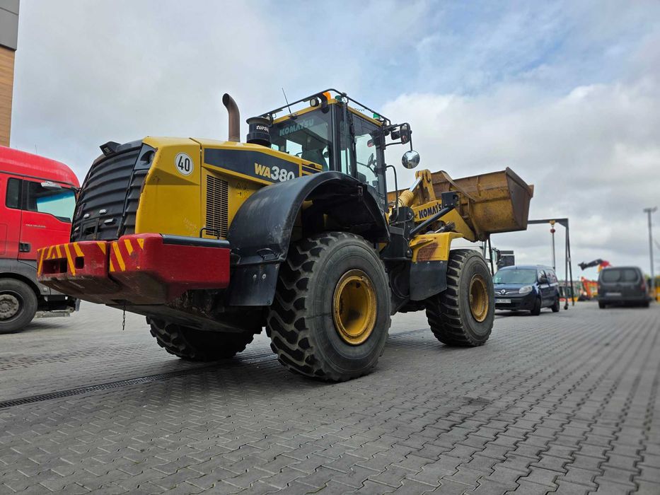 Фронтальний навантажувач Komatsu WA380-7